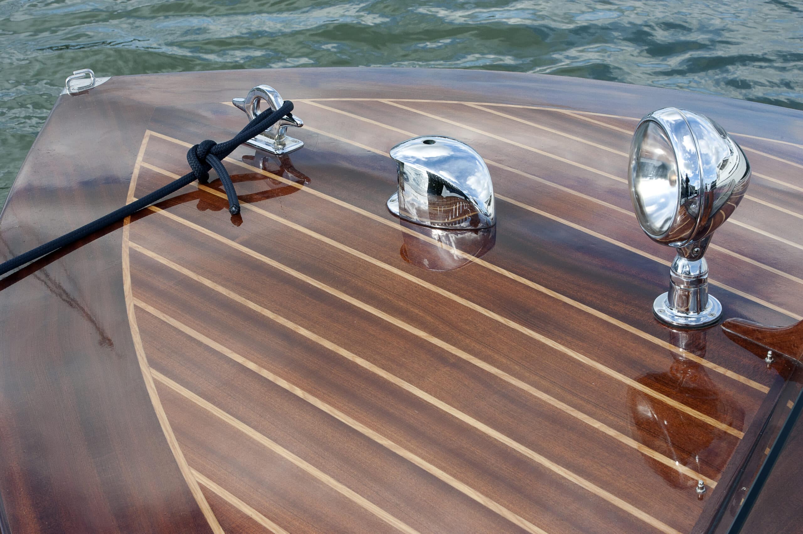 Sealing of ships, boats and yachts